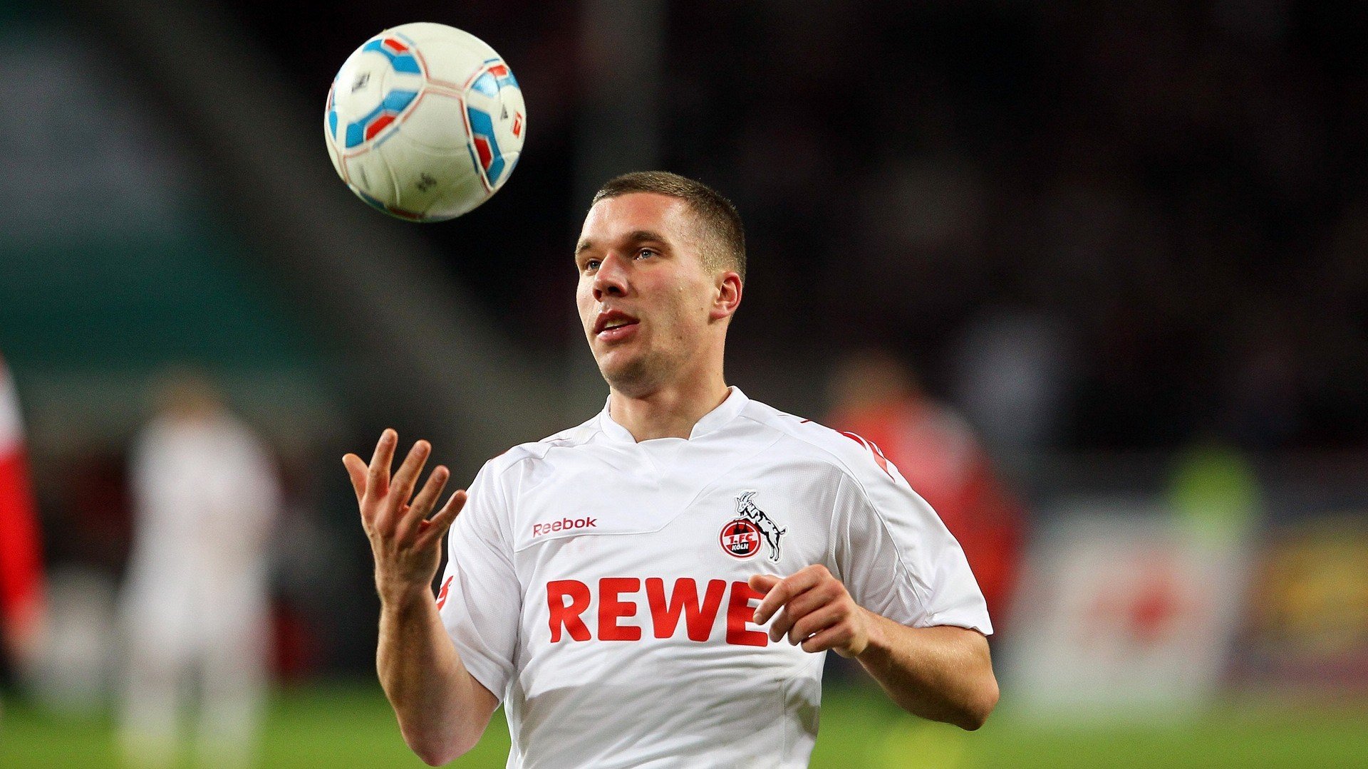 蓝军客场负于曼城，争四形势严峻，蓝军足球