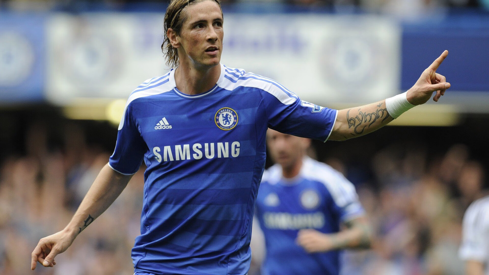 跨国举办的电竞盛会激发全球粉丝热情，国外电竞比赛